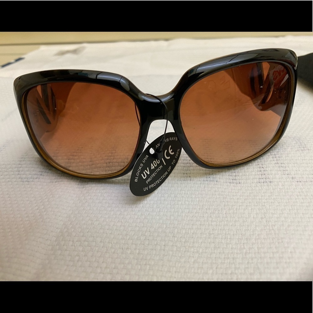 Sunglasses UV 400 Blocks UVA & UVB Rays NWT